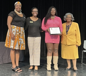 Outstanding Service-Learning Student receiving award